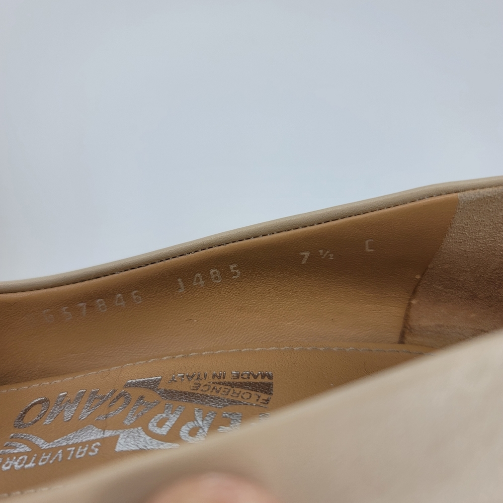 Salvatore Ferragamo Pump With Bow Size 7.5 C - Picture 7 of 16